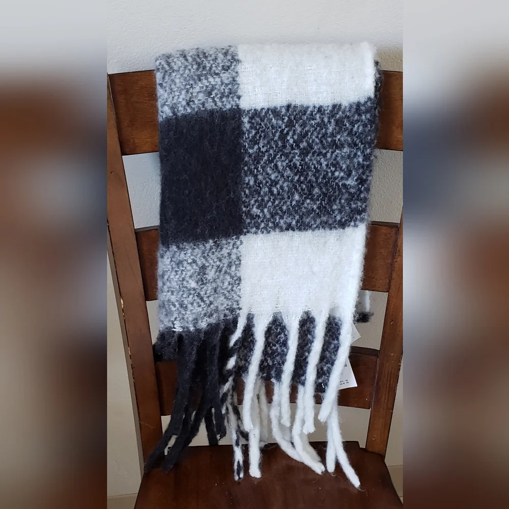 NWT Hollister Black & White Oversized Super Soft Blanket Scarf